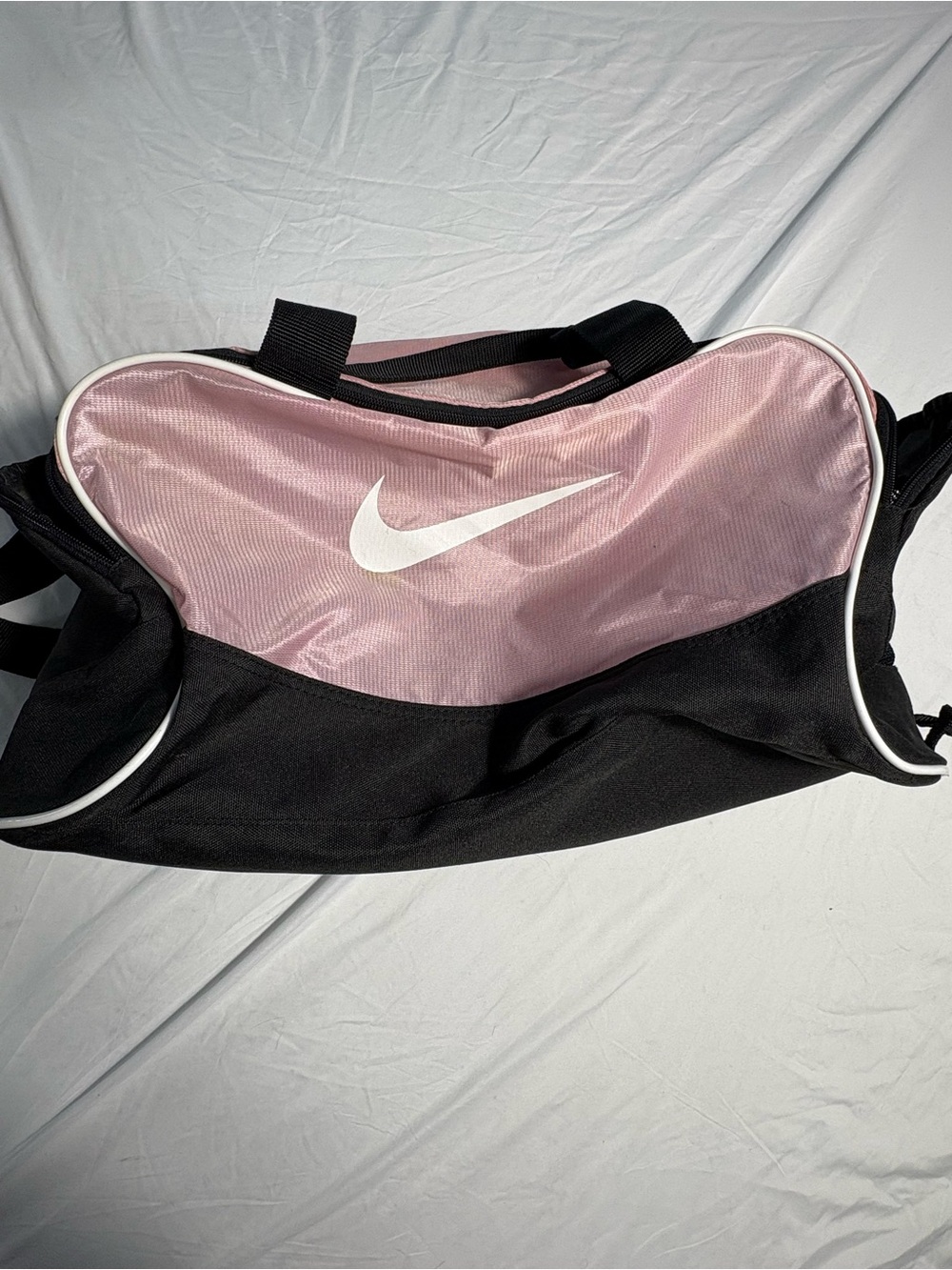 90s Nike duffel bag light pink with strap *light yellow stains